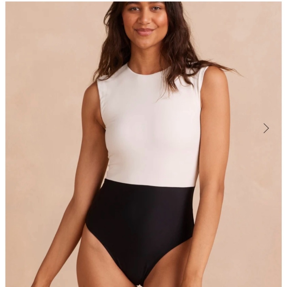 Summersalt Swim The Surf high neck black and white size 4
